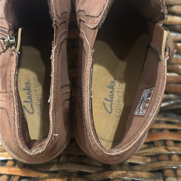 Clarks Women's Heart Dove Tan Nubuck Brun Ankle Boots Size 8 - Picture 12 of 14